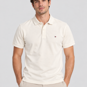 Męska koszulka polo Tommy Hilfiger beżowa na modelu