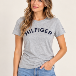 Szary T-shirt damski Tommy Hilfiger z haftowanym logo na modelce